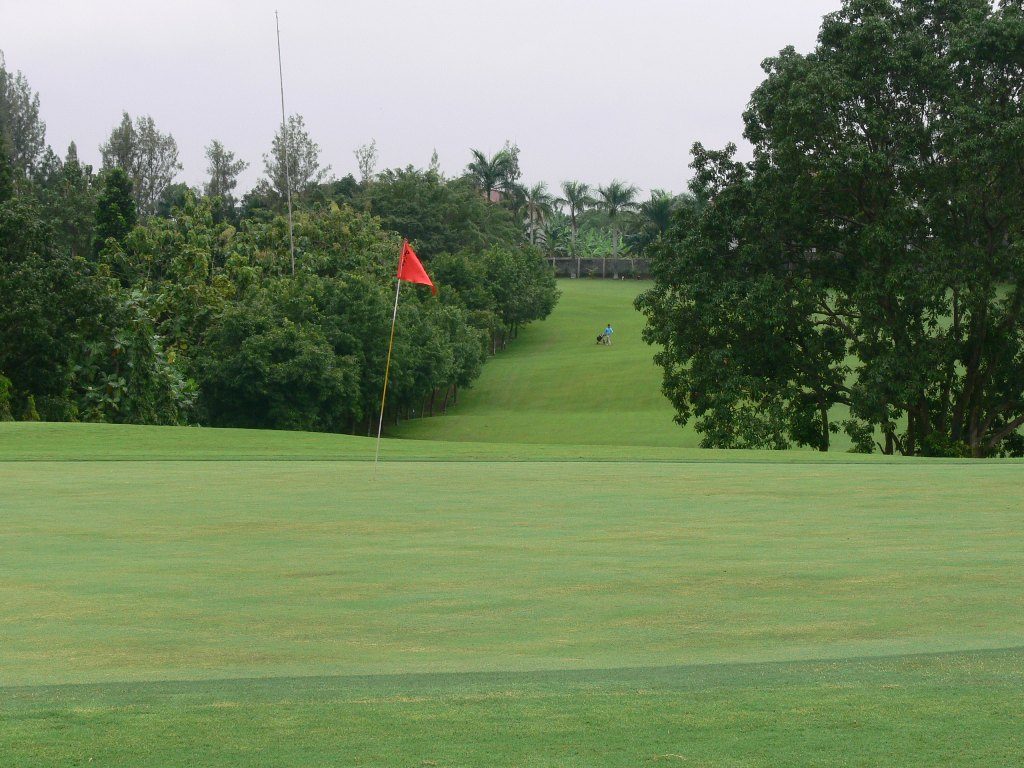 Among Indonesia’s many golf courses, Padang Golf Pangkalan Jati stands out for both its historical depth and geographical uniqueness. Among Indonesia’s many golf courses, Padang Golf Pangkalan Jati stands out for both its historical depth and geographical uniqueness.