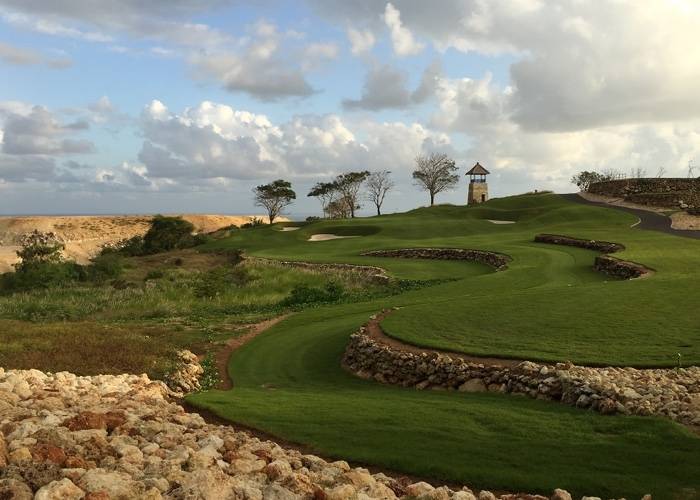 One of Bukit Pandawa’s strongest appeals is its prime location in the heart of southern Bali’s most exclusive resort district.