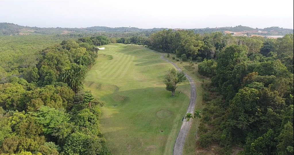 Nestled in Nongsa, on the northeastern coast of Batam Island, Riau Archipelago, Palm Springs Golf & Beach Resort combines coastal beauty with easy international access — a rare pairing in Southeast Asia’s golfing scene. Nestled in Nongsa, on the northeastern coast of Batam Island, Riau Archipelago, Palm Springs Golf & Beach Resort combines coastal beauty with easy international access — a rare pairing in Southeast Asia’s golfing scene.