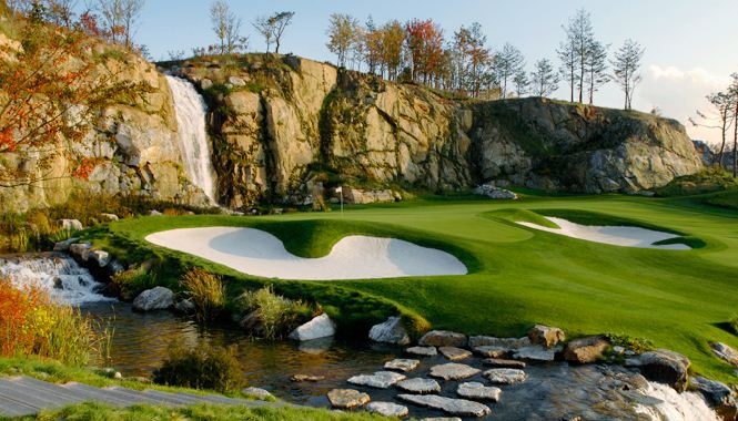The hallmark of Rainbow Hills Golf Club lies in its three distinctive 9-hole layouts — the Mountain Course, Forest Course, and Stone Hills Course.