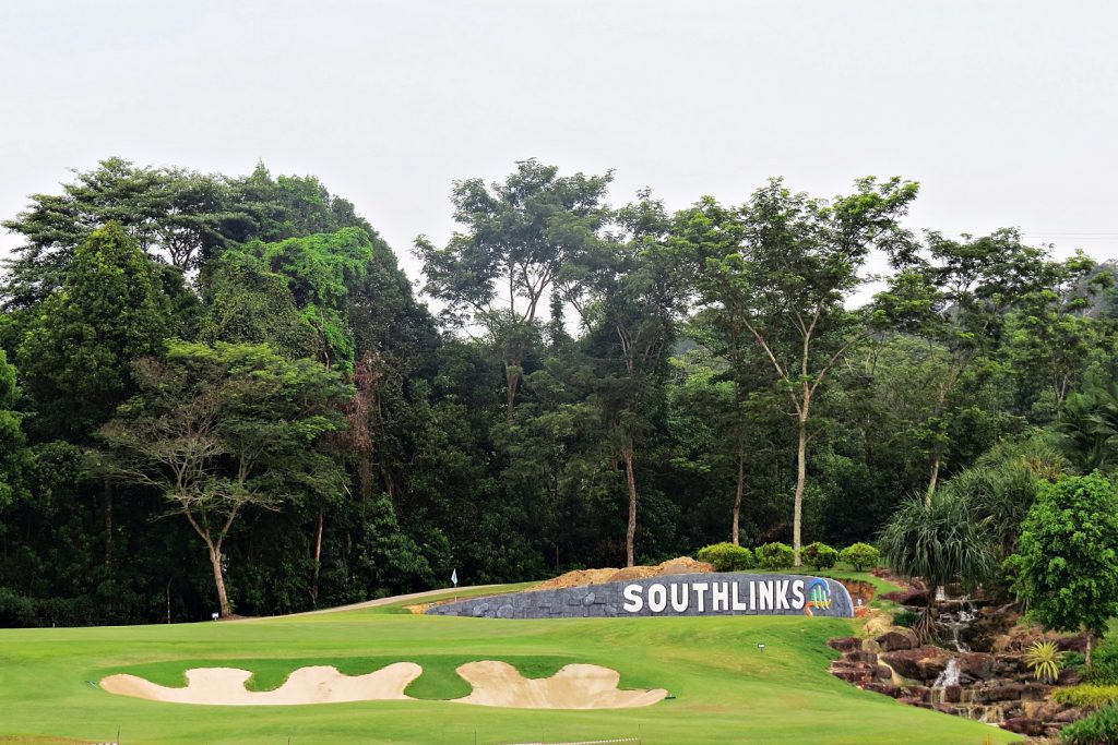 Located in the serene Dam Sungai Ladi (Sei Ladi), Sekupang, Batam, Southlinks Golf and Country Club benefits from an excellent geographical position. Located in the serene Dam Sungai Ladi (Sei Ladi), Sekupang, Batam, Southlinks Golf and Country Club benefits from an excellent geographical position.