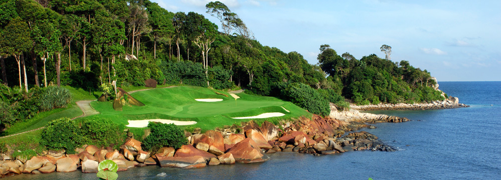 ฟอเรสต์คอร์ส: ความเงียบสงบแห่งป่าฝนเขตร้อน ท่ามกลาง 9 หลุมสุดท้าทาย