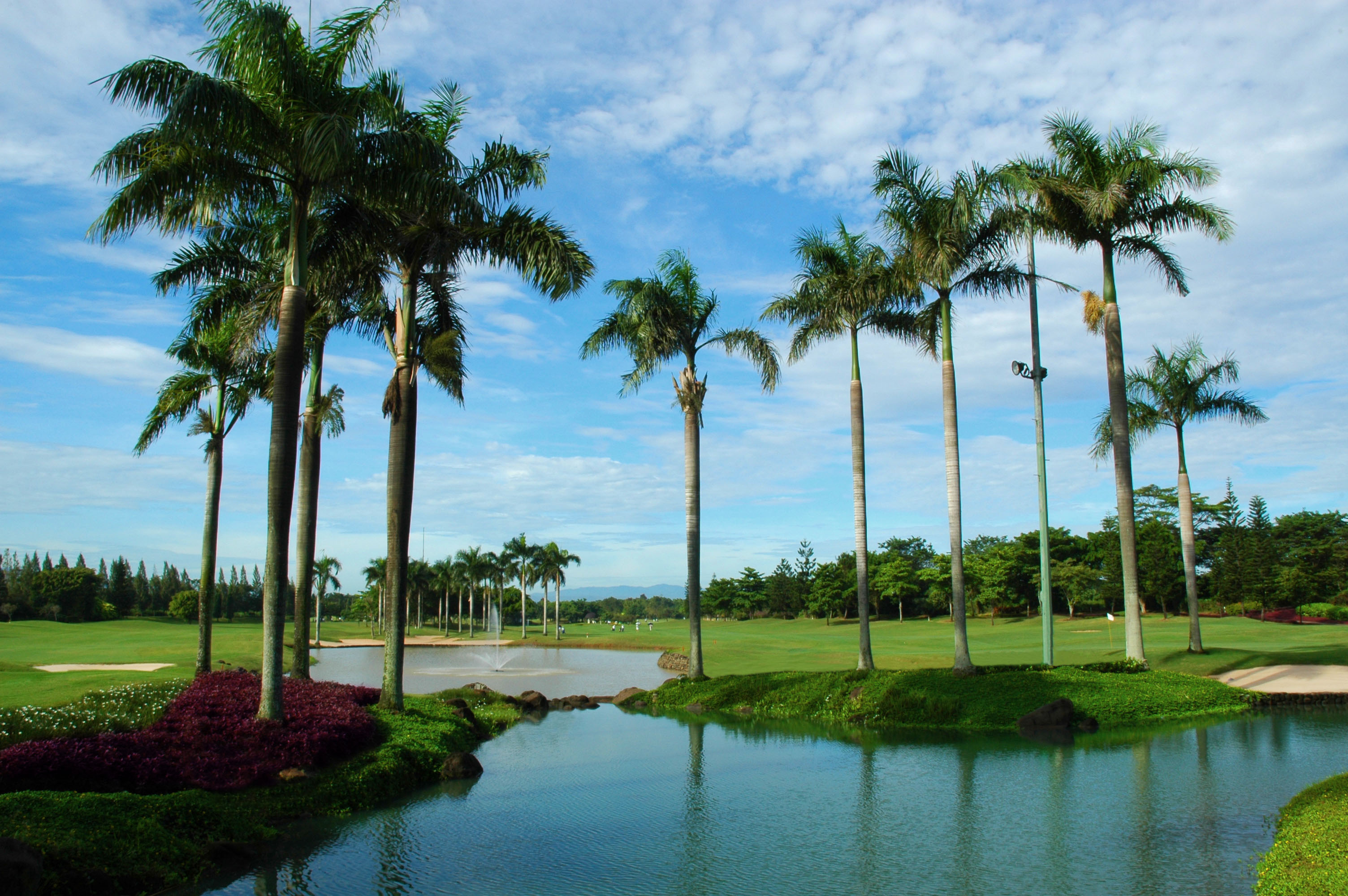 Gading Raya Padang Golf & Club 의 코스 전경