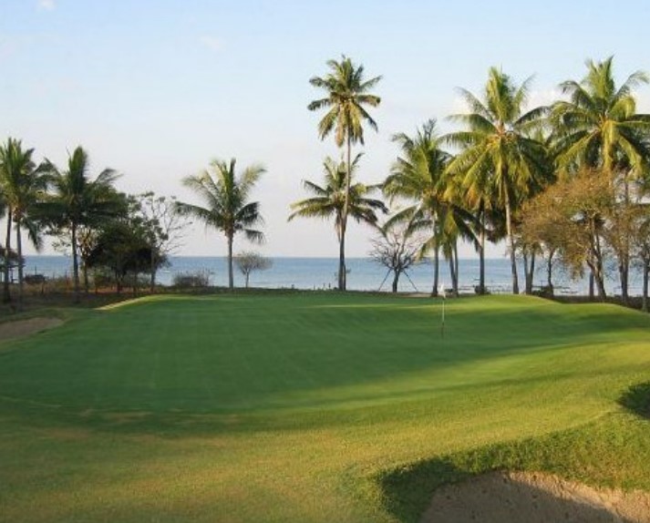 การออกแบบสนามที่เป็นธรรมชาติและท้าทาย การออกแบบสนามที่เป็นธรรมชาติและท้าทาย