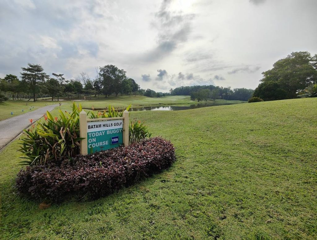 Review Lengkap Batam Hills Golf Resort: Destinasi Golf Mewah dengan Lanskap Tropis di Batam