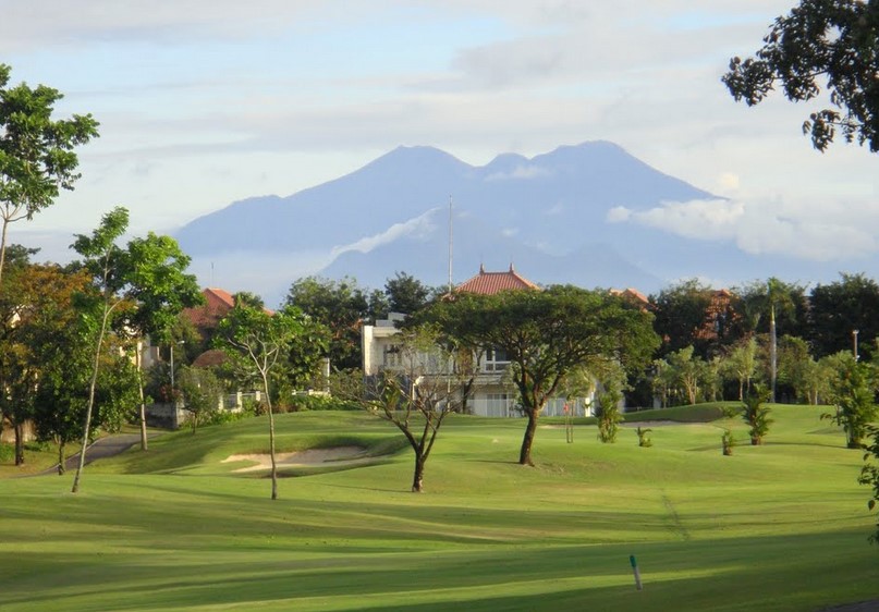 Fasilitas Lengkap Bukit Darmo Golf Surabaya: Dari Driving Range Hingga Sekolah Golf Profesional