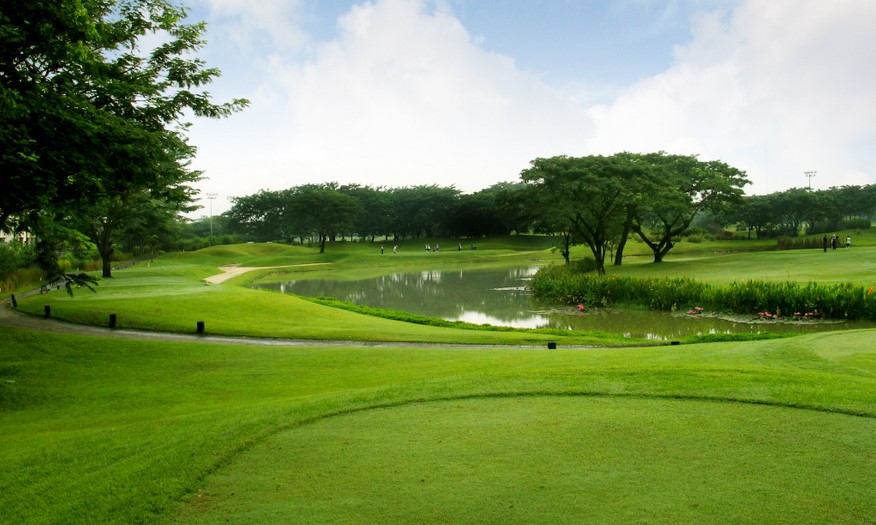 One of the main highlights of Ciputra Golf Surabaya is its 27-hole layout, divided into three distinctive nine-hole zones, each with its own theme and atmosphere: Valley, Lake, and Hill. One of the main highlights of Ciputra Golf Surabaya is its 27-hole layout, divided into three distinctive nine-hole zones, each with its own theme and atmosphere: Valley, Lake, and Hill.