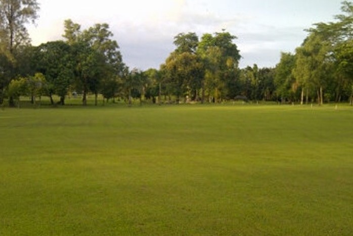 Located at Jl. Kyai Haji Yasin Beji No. 4, Kebon Dalem, Cilegon, Banten, Permata Krakatau Golf Course enjoys a prime position within the Krakatau Steel industrial complex.