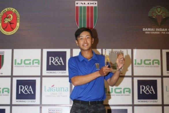 3. Jonathan Wijono: Sang Juara Muda dengan Segudang Prestasi 3. Jonathan Wijono: Sang Juara Muda dengan Segudang Prestasi