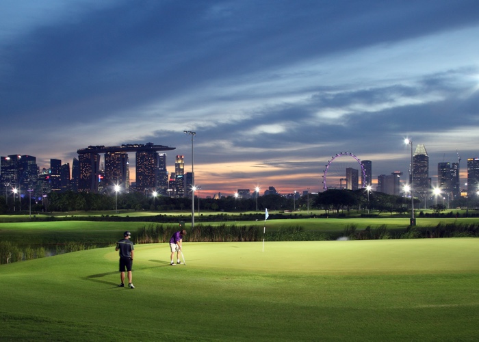 Marina Bay Golf Course はシンガポールの中心、きわめて象徴的な Marina Bay 地区に位置している。 Marina Bay Golf Course はシンガポールの中心、きわめて象徴的な Marina Bay 地区に位置している。