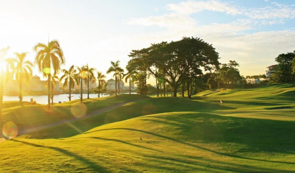 ประสบการณ์การเล่นกอล์ฟที่ The Mines Resort and Golf Club