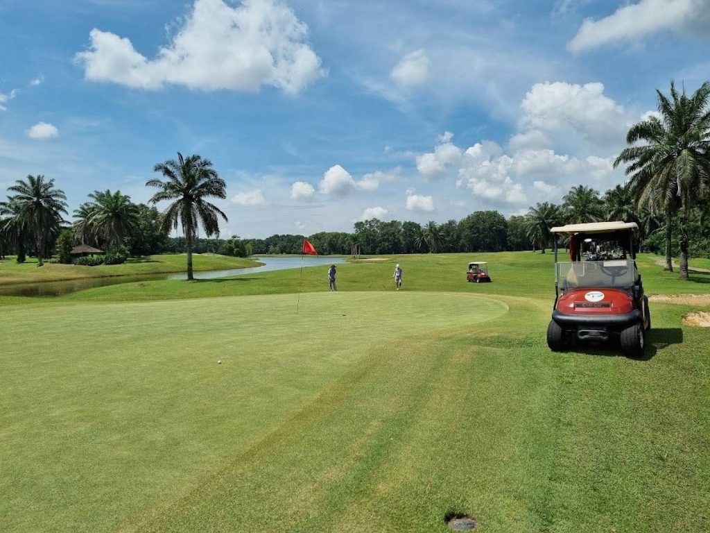 Plantation Course: ร่องรอยแห่งสวนปาล์มน้ำมัน Plantation Course: ร่องรอยแห่งสวนปาล์มน้ำมัน