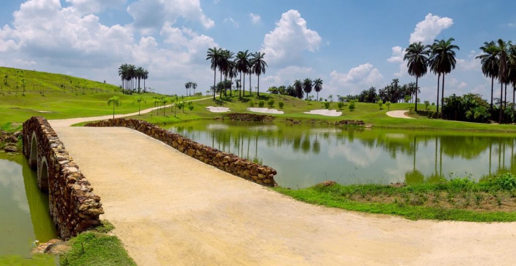 การออกแบบและภูมิทัศน์ของสนาม Kota Seriemas การออกแบบและภูมิทัศน์ของสนาม Kota Seriemas