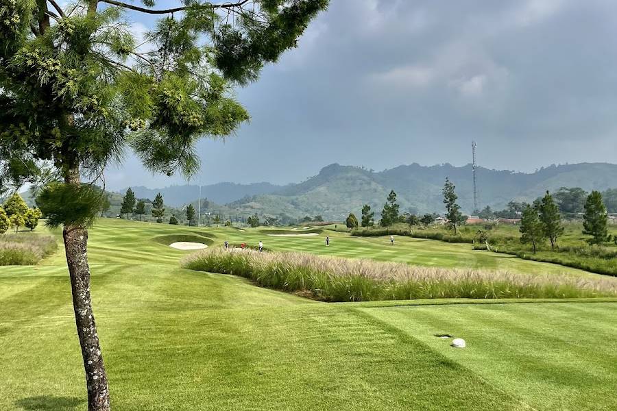 Review Lengkap Parahyangan Bandung Golf Course: Lapangan Golf Premium di Bandung dengan Standar Dunia Review Lengkap Parahyangan Bandung Golf Course: Lapangan Golf Premium di Bandung dengan Standar Dunia