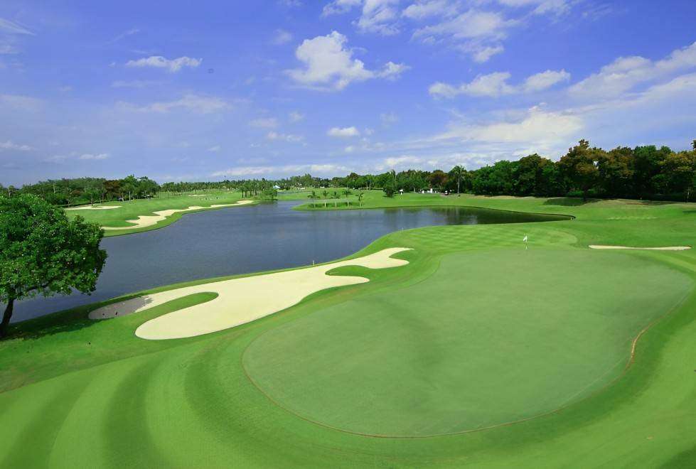 Thai Country Club merupakan lapangan golf yang telah lama diakui sebagai salah satu yang paling prestisius di Bangkok, bahkan Asia Tenggara.