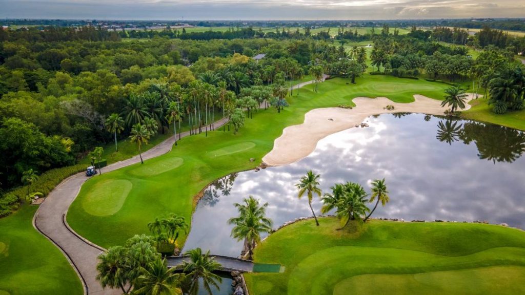 อัตราค่ากรีนฟีและแพ็กเกจการเล่นที่ Alpine Golf & Sports Club Bangkok: การลงทุนที่คุ้มค่าเพื่อคุณภาพระดับโลก อัตราค่ากรีนฟีและแพ็กเกจการเล่นที่ Alpine Golf & Sports Club Bangkok: การลงทุนที่คุ้มค่าเพื่อคุณภาพระดับโลก