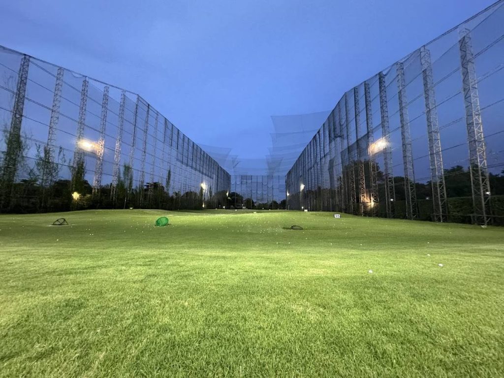 One of the biggest advantages of The Master Golf Bangkok is its long operating hours.