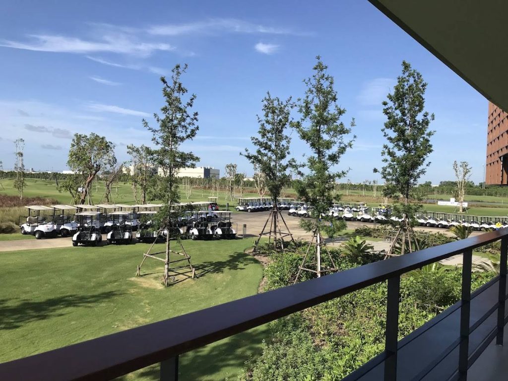 Siam Country Club Bangkok beroperasi setiap hari mulai pukul 06.00 hingga 19.00.