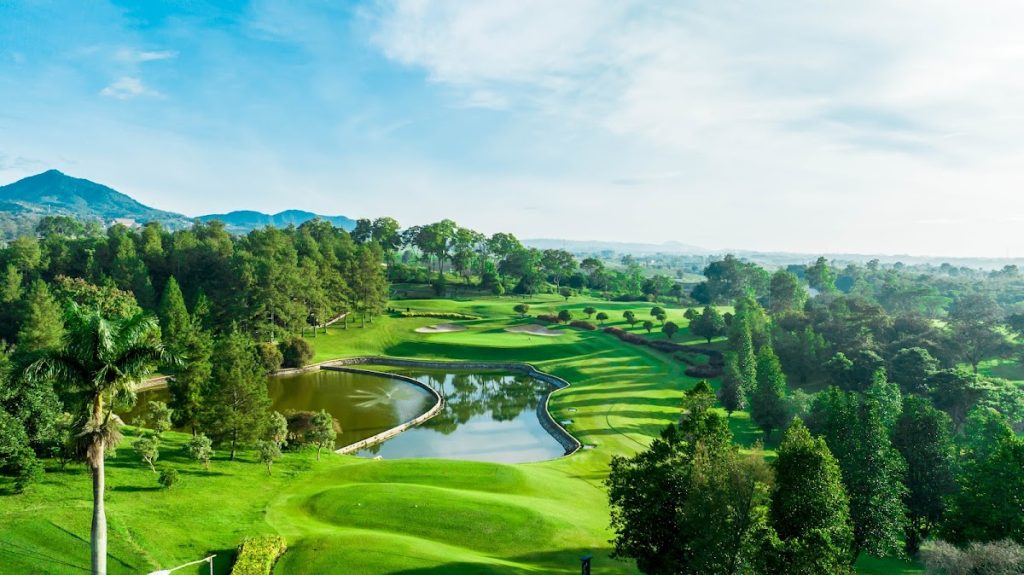 While official green fee rates are not publicly listed, Jatinangor National Golf & Resort offers a variety of packages and seasonal promotions, especially for hotel guests under its “Stay & Play” program — combining rounds of golf with luxurious accommodation at discounted rates. While official green fee rates are not publicly listed, Jatinangor National Golf & Resort offers a variety of packages and seasonal promotions, especially for hotel guests under its “Stay & Play” program — combining rounds of golf with luxurious accommodation at discounted rates.