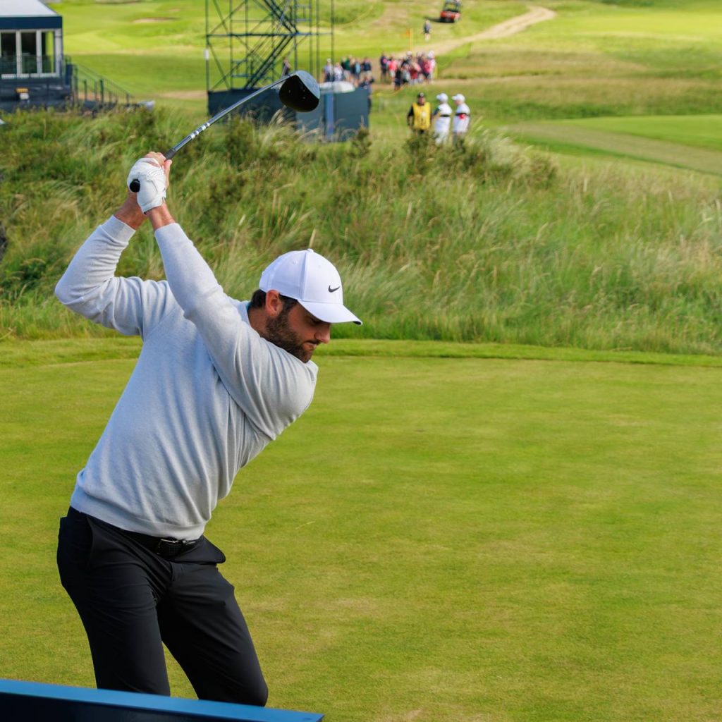 Untuk memahami profil Scheffler secara mendalam, kita perlu melihat gaya bermainnya dan kekuatan teknis yang membedakannya dari pegolf lain.