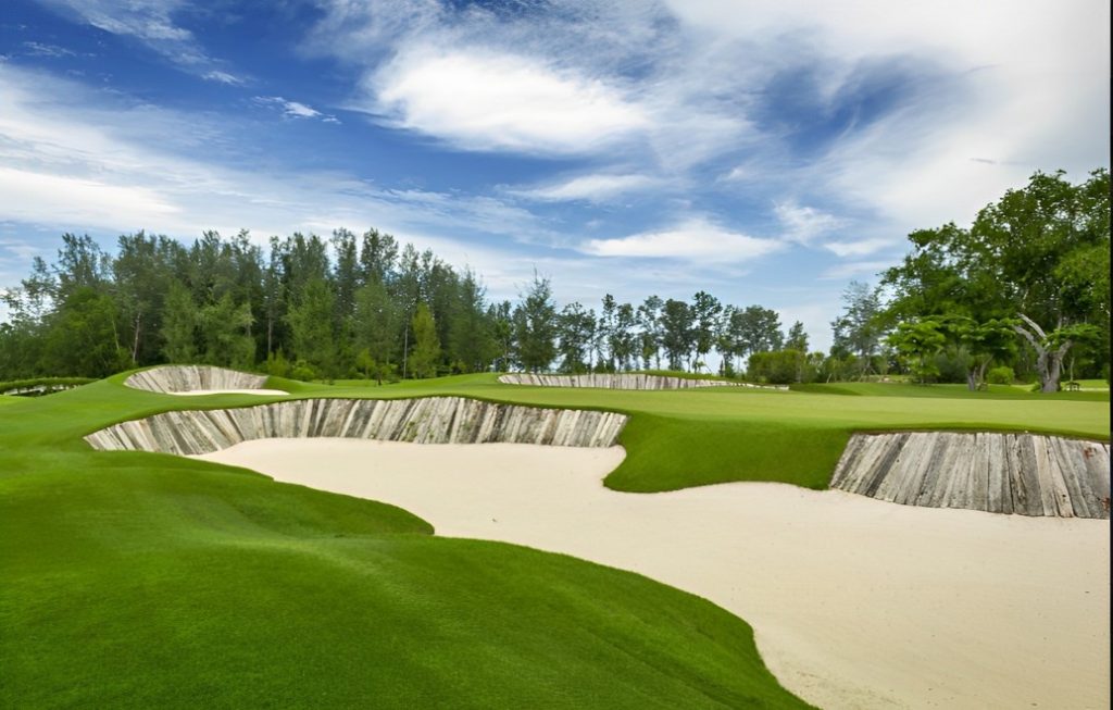 Daya tarik utama Aquella Golf and Country Club terletak pada desain lapangannya.