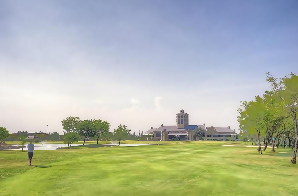 Pengalaman bermain di Bangpoo Golf and Sport terasa cocok untuk pegolf yang mencari round santai, tidak terlalu intimidatif, tetapi tetap punya karakter khas.