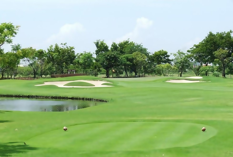 Bangpoo Golf and Sport memiliki layout 18 hole dengan par 72.
