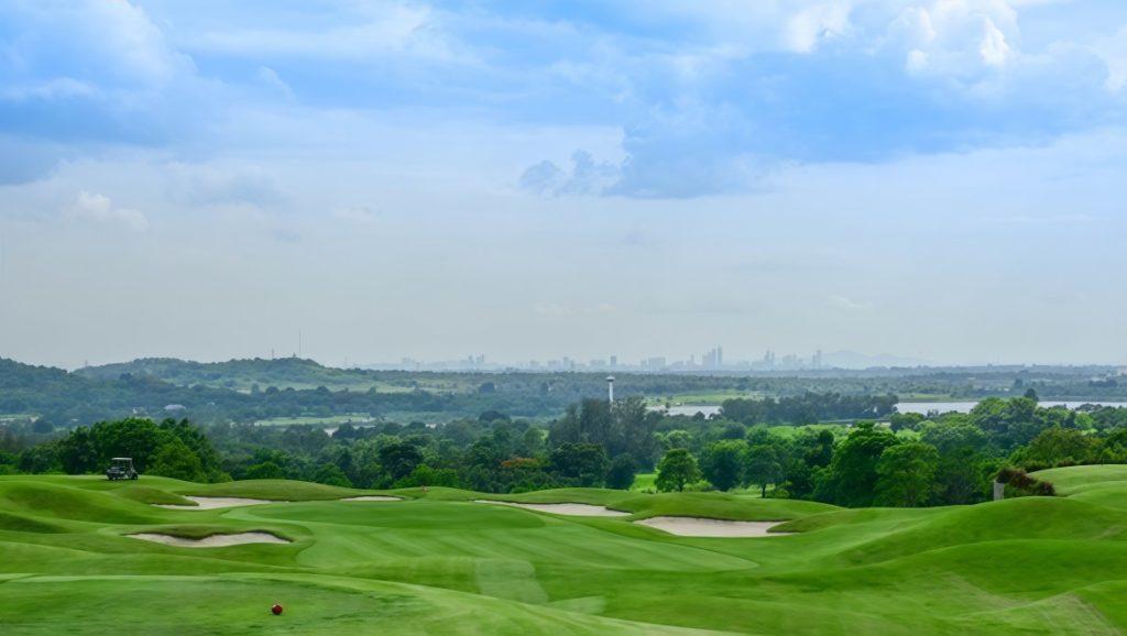 Burapha Golf and Resortは、Pattaya・Chonburi周辺では36ホールのスケール、East / Westの明確なキャラクター、リゾート施設、グループ利用のしやすさが魅力のコースです。