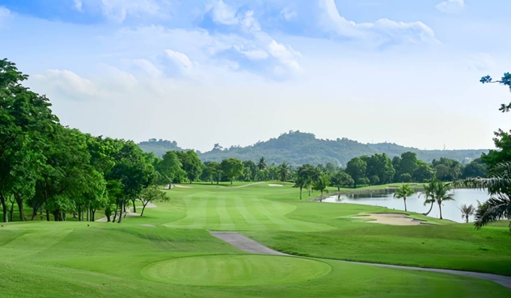 Burapha Golf and Resort は、Chonburi県のPattaya北側、Laem Chabang近くにあります。