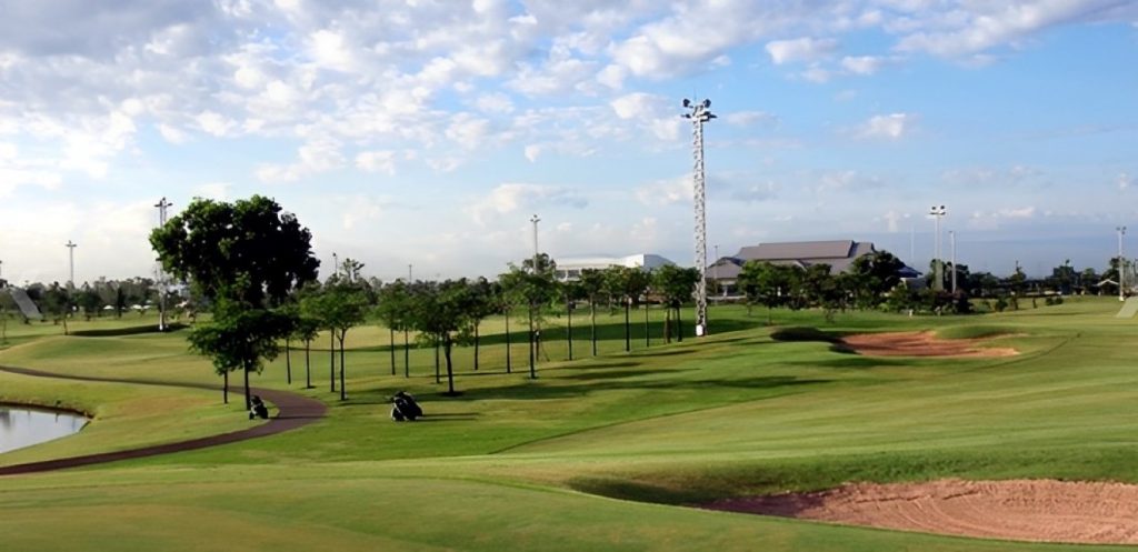 Rachakram Golf Club memiliki layout 18 hole dengan standar par-72. Rachakram Golf Club memiliki layout 18 hole dengan standar par-72.