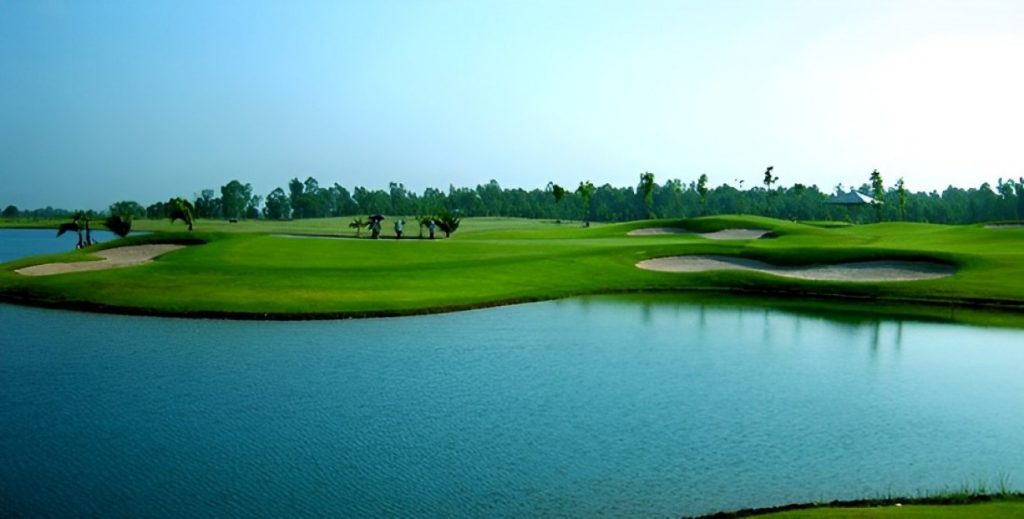 Rachakram Golf Club cocok untuk pegolf yang ingin bermain di area Ayutthaya dengan akses dari Bangkok. Rachakram Golf Club cocok untuk pegolf yang ingin bermain di area Ayutthaya dengan akses dari Bangkok.