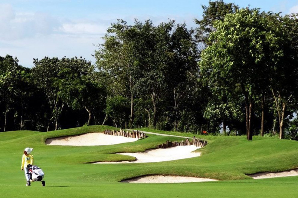 Rintangan berpasir dan fairway di Bangsai Country Club
