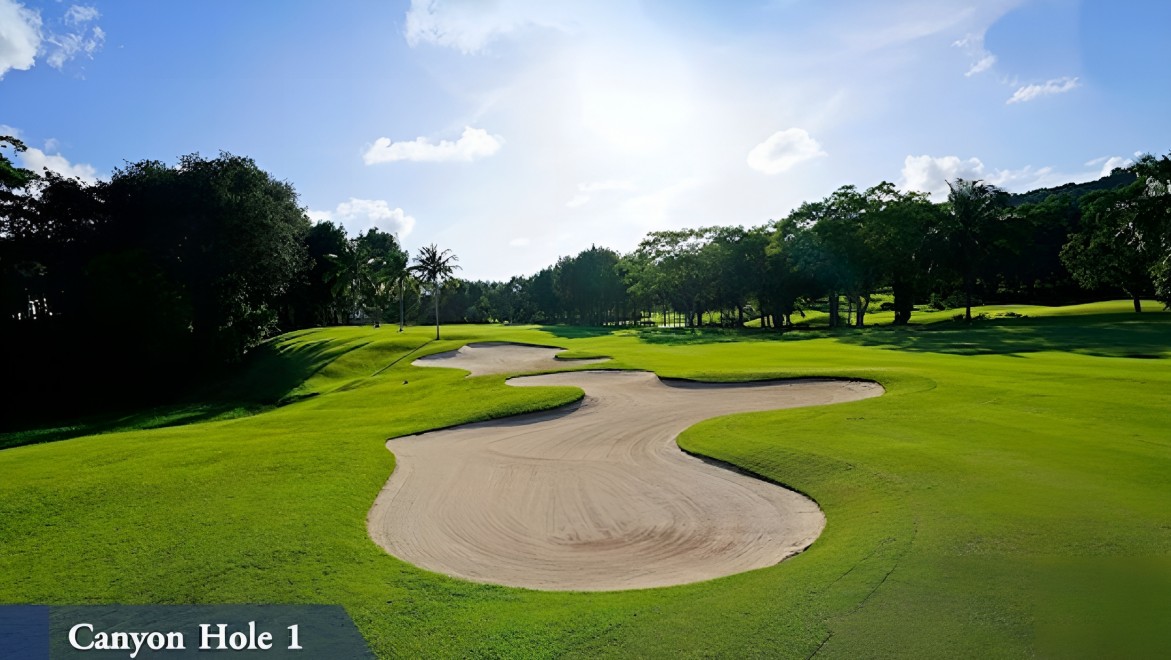 Blue Canyon Country Club Canyon Course の峡谷越えのホール