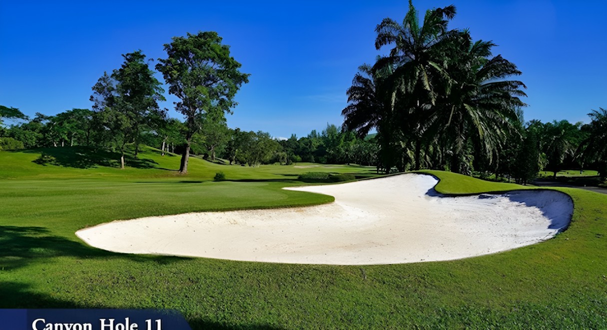 Blue Canyon Country Club のクラブハウスとリゾート施設