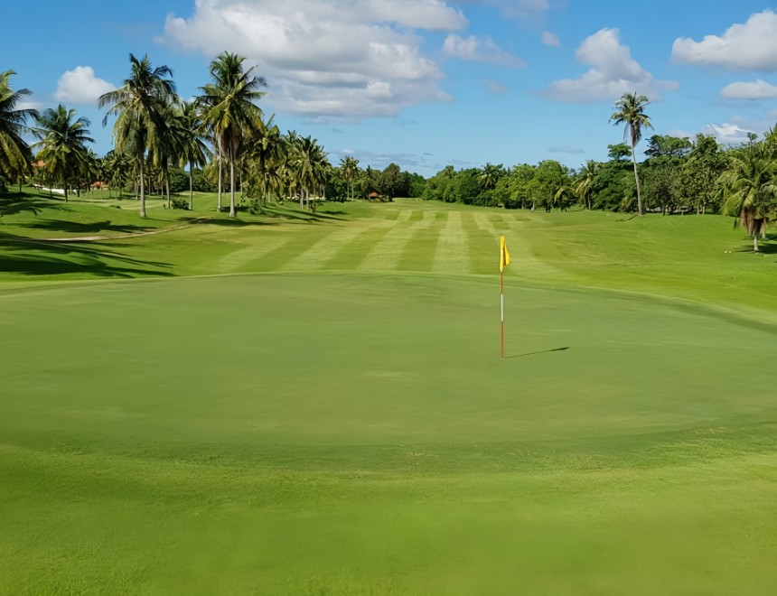 Eastern Star Country Club and Resort のバンカーが配置されたホール