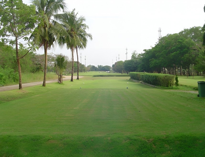 Ekachai Golf & Country Club のフェアウェイ