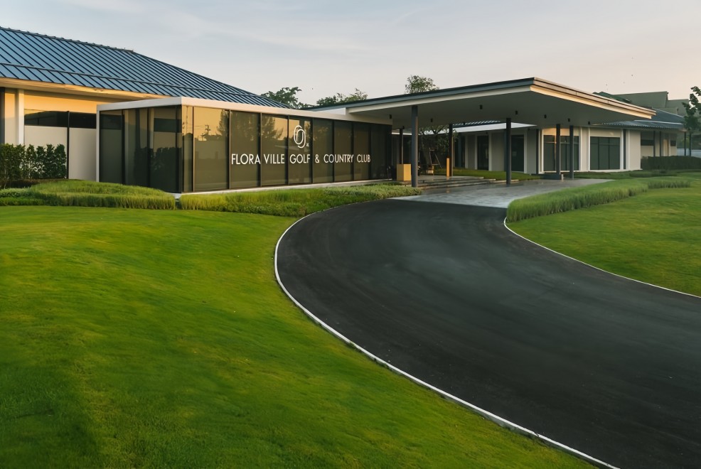 Hole dengan air yang berperan di Flora Ville Golf and Country Club