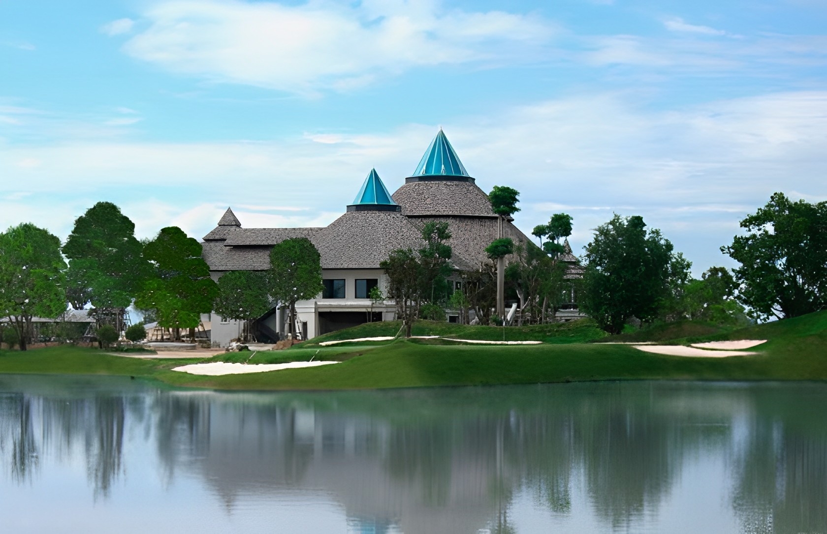 Gassan Legacy Golf Club の水が絡むホール