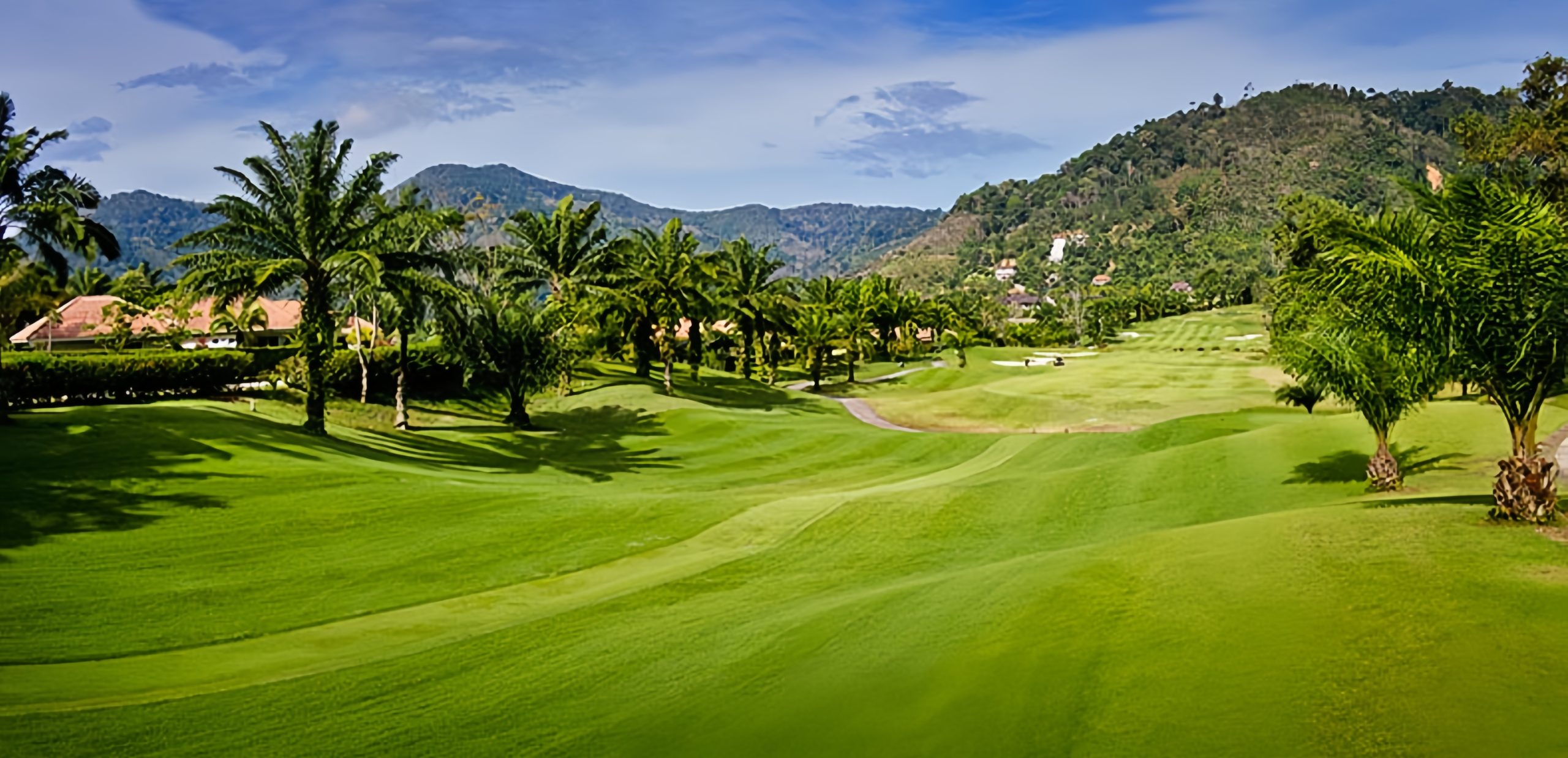 Loch Palm Golf Club のクラブハウスと練習施設
