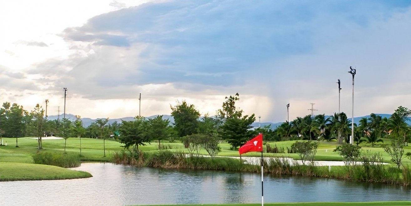 North Hill Golf Chiang Mai の水が絡むホール