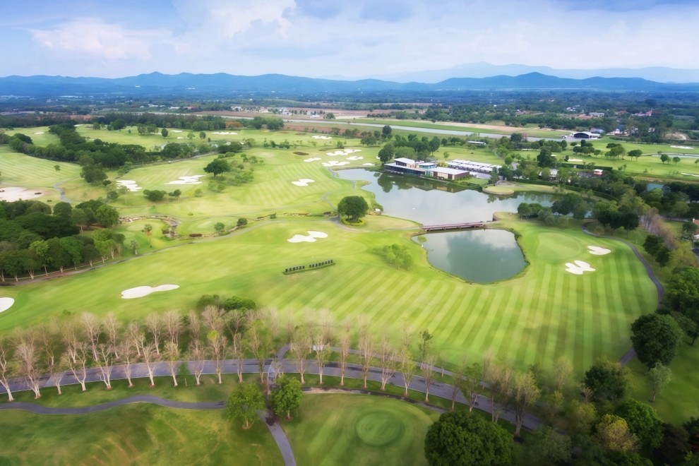 Rancho Charnvee Resort & Country Club のフェアウェイ