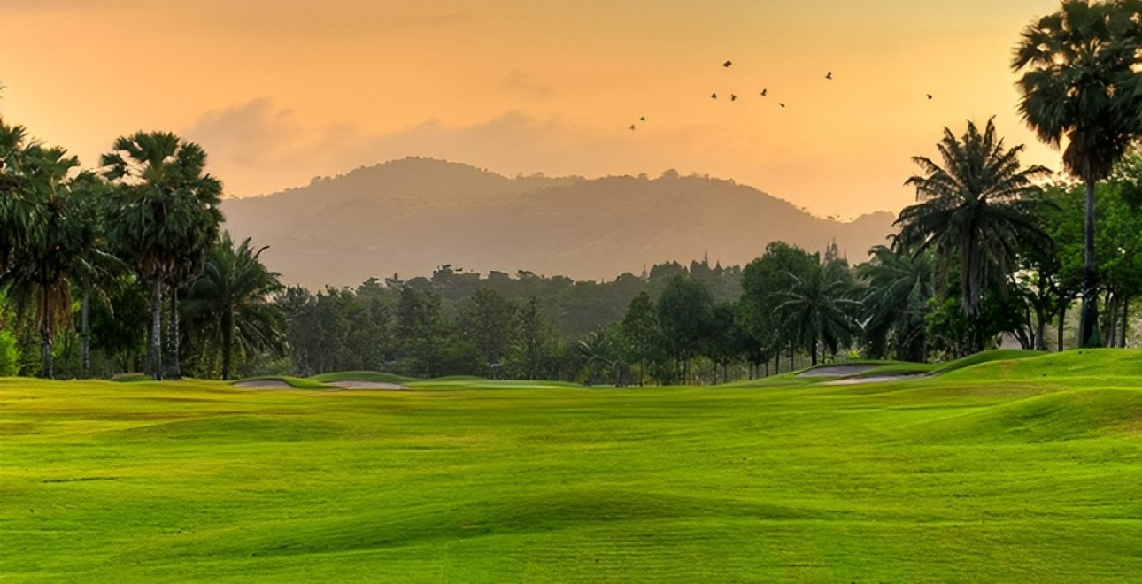 Rayong Green Valley Country Club の庭園のような植栽