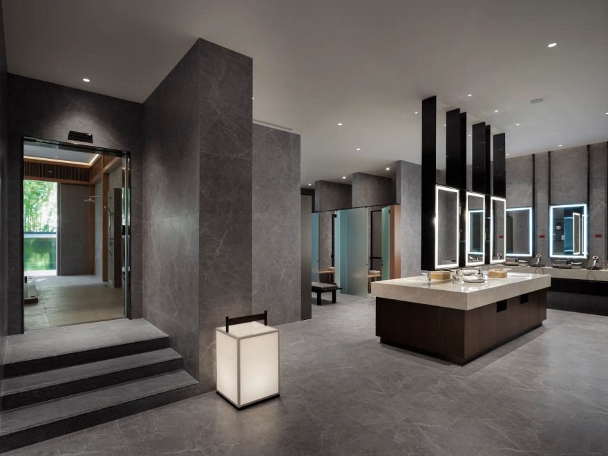 Fairway Robinswood Golf Club yang terawat rapi