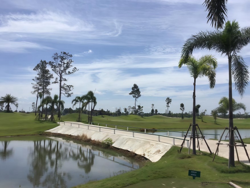 Royal Creek Golf Club and Resort のフェアウェイ