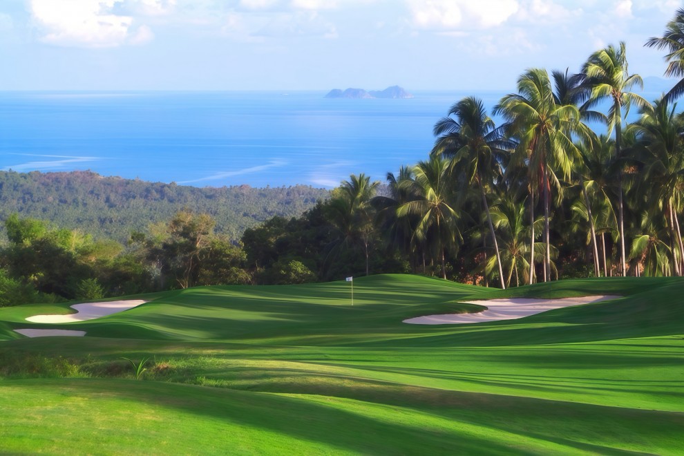 Santiburi Samui Country Club の海を望むグリーン
