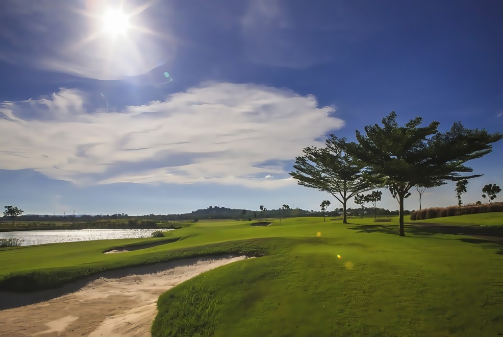 Siam Country Club Pattaya Plantation の尾根沿いのホール