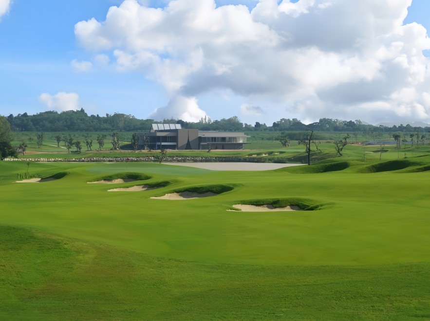 Siam Country Club Pattaya Rolling Hills（サイアム・カントリークラブ・パタヤ ローリングヒルズ）のフェアウェイ