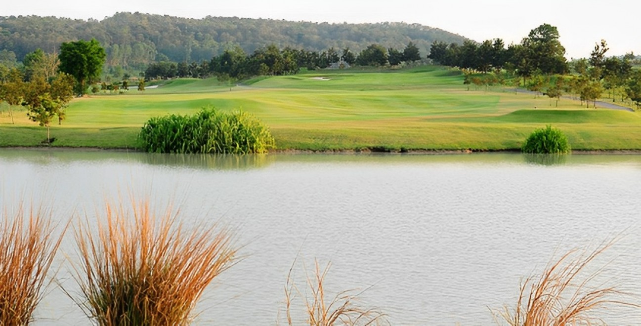 Silky Oak Country Club の起伏のある地形