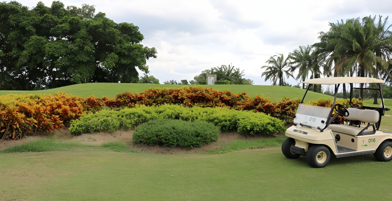 Tata letak Thanya Golf Club yang terbuka