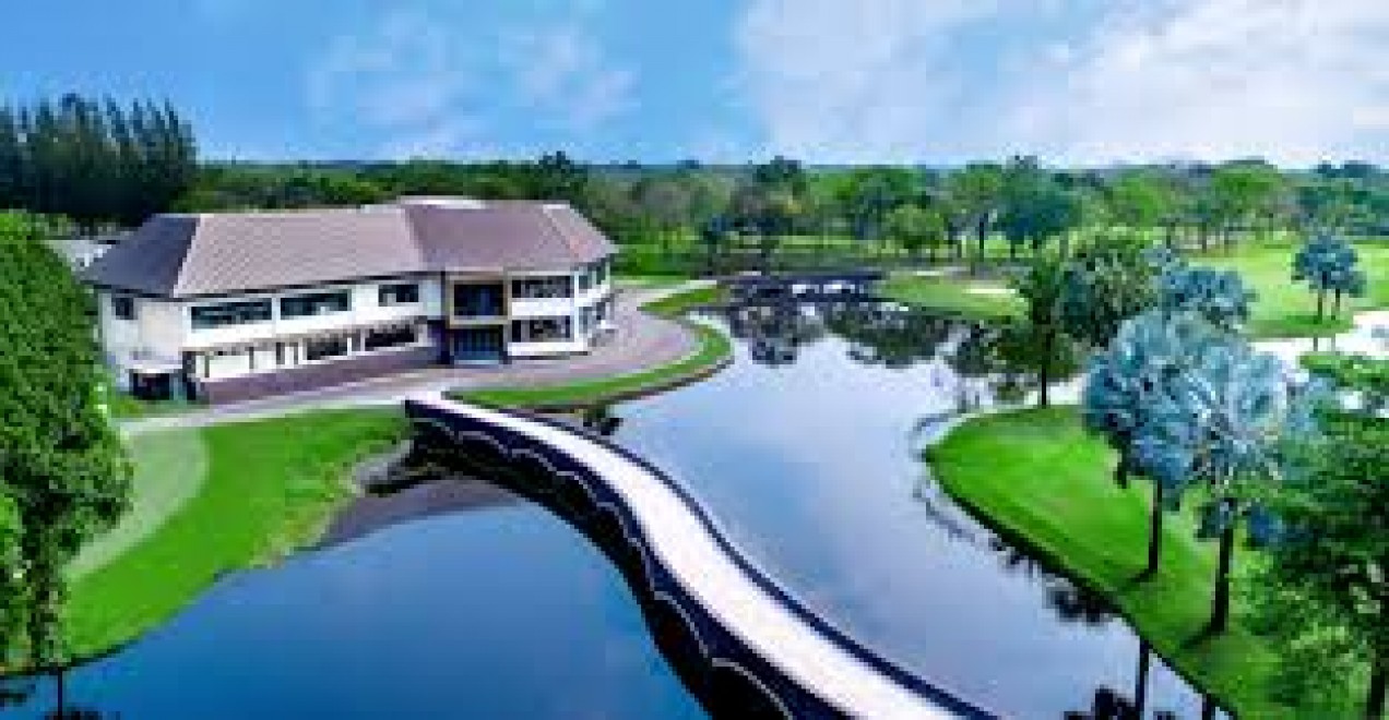 Watermill Golf Club and Resort の水が絡むホール